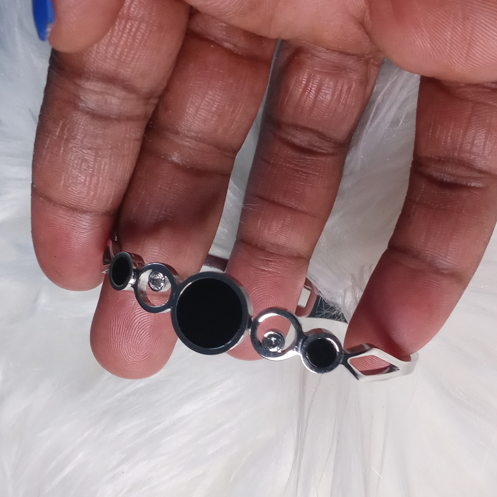 Bracelets - Picture 4 of 5